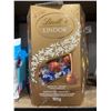 Image 2 : Lindt Lindor Assorted Chocolates 900g