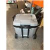 Image 4 : Igloo MaxCold Latitude 58 Litre Roller Cooler
