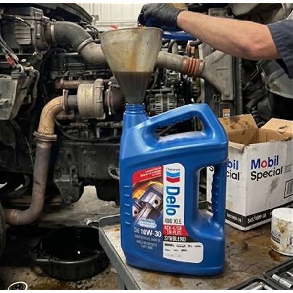Chevron Delo 400 XLE 10W-30 Synblend 1 Gallon