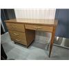 Image 1 : Desk
