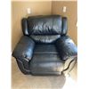 Image 1 : Leather Powered Recliner