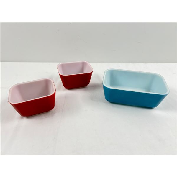 VIntage Pyrex Dishes