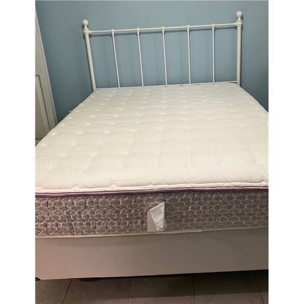 Metal Double Headboard and Rails - Does not include mattress or boxspring