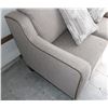 Image 4 : LAZYBOY LOVE SEAT WITH THROW PILLOWS