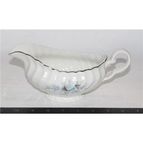 1 GRAVY BOAT - MADE IN ENGLAND