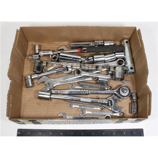 SMALL FLAT OF MECHANICS TYPE TOOLS INCLUDING