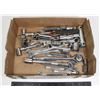 Image 1 : SMALL FLAT OF MECHANICS TYPE TOOLS INCLUDING