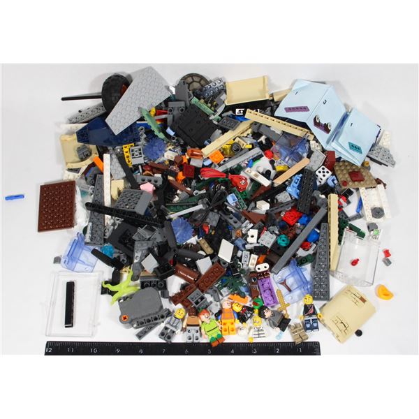 BAG F LEGO INCL. MISC. FIGURES