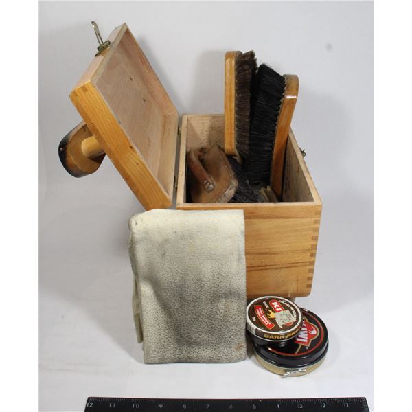 VINTAGE SHOE POLISHING KIT