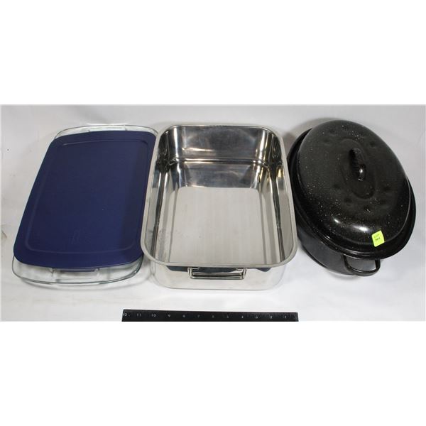 LOT OF THREE ASSORTED ROASTER PANS, ONE IS PYREX