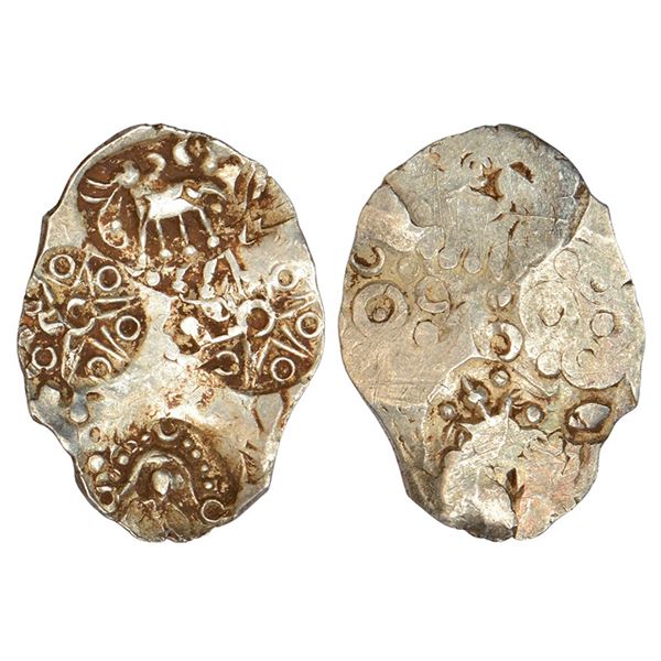 Ancient India : Archaic silver punch-marked coin - Tapi-Wainganga Valley region, 1.61g.