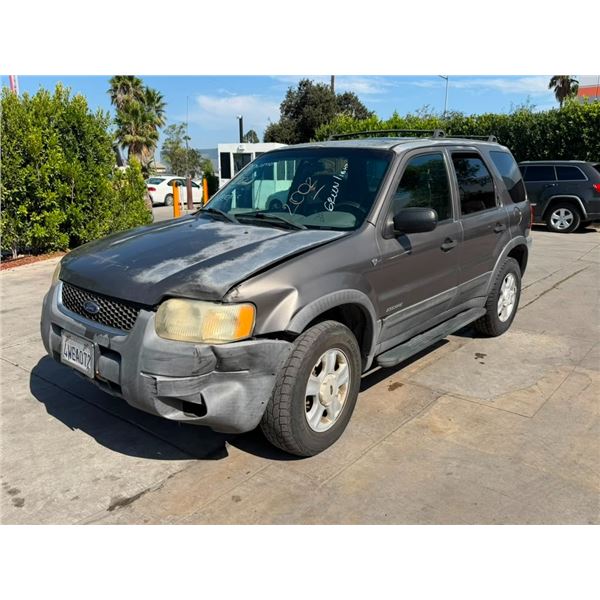 FORD  ESCAPE 2002 SALV T/DONATION