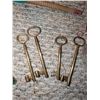 Image 5 : Home Decor, Craft Supplies, and Lighting Lot