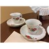 Image 2 : Decorative Plates, China Tea Cups, and Linen Napkins Collection