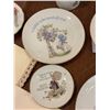 Image 5 : Decorative Plates, China Tea Cups, and Linen Napkins Collection