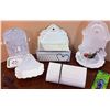Image 2 : Metal and Enamelware Bathroom Wall Fixtures and Decor