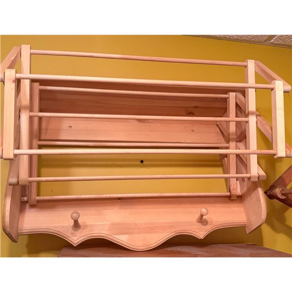 Wall-Mounted Wood Quilt Rack with Pegs