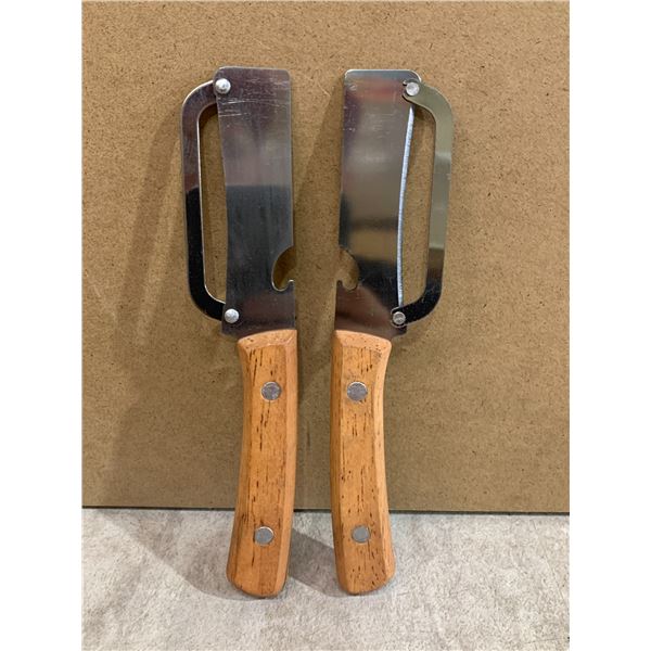Lot Of 2 Vegetable Peelers