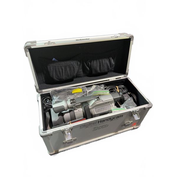 Sony DCR-VX1000 Digital Handycam with Accessories and Case