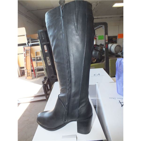 Ladies Black Size 9 Boots