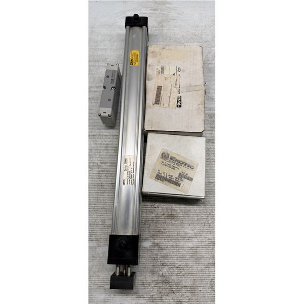 Lot of (4) Parker Items