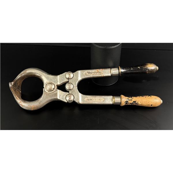 Bull Castrating Device