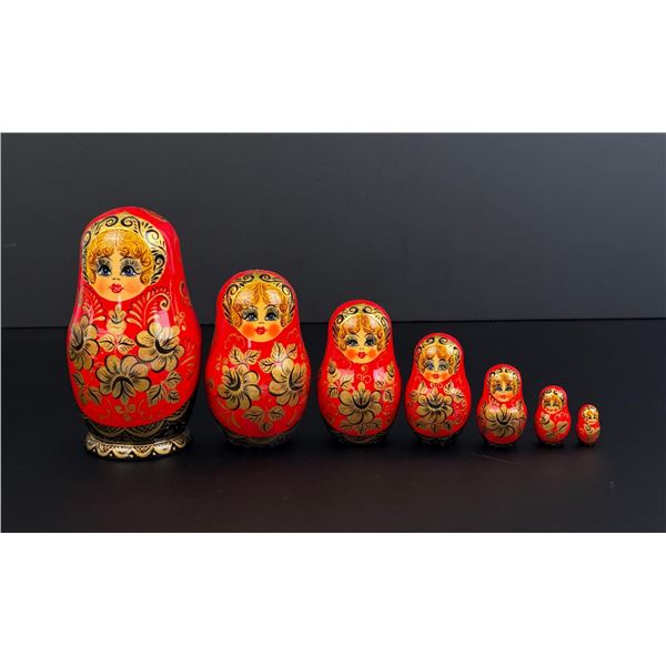 Traditional Russian Matryoshka Nesting Doll Set
