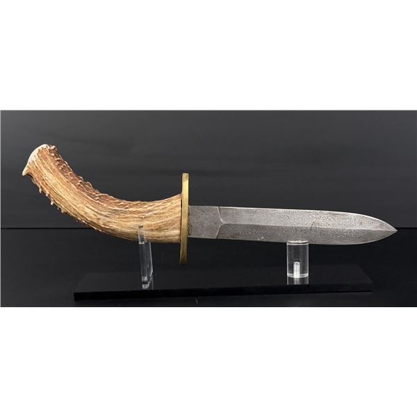 Damascus Steel Deer Horn Handle Knife