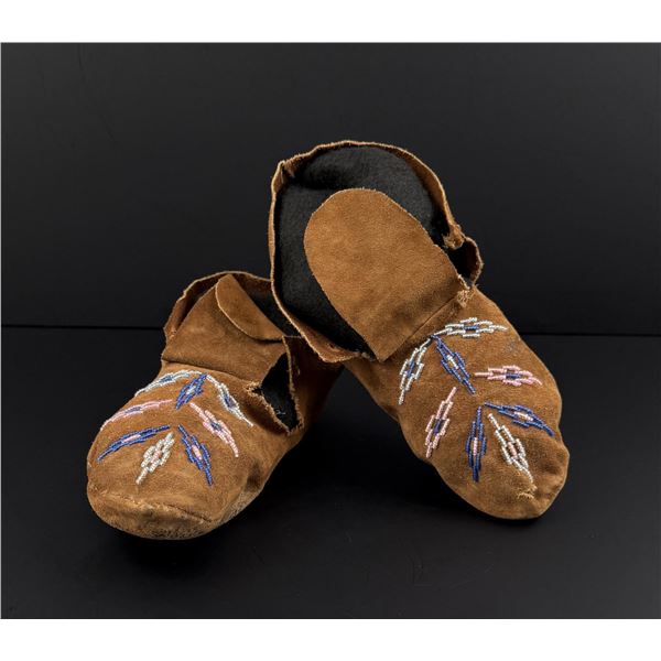 Cree Native American Indian Beaded Moccasins