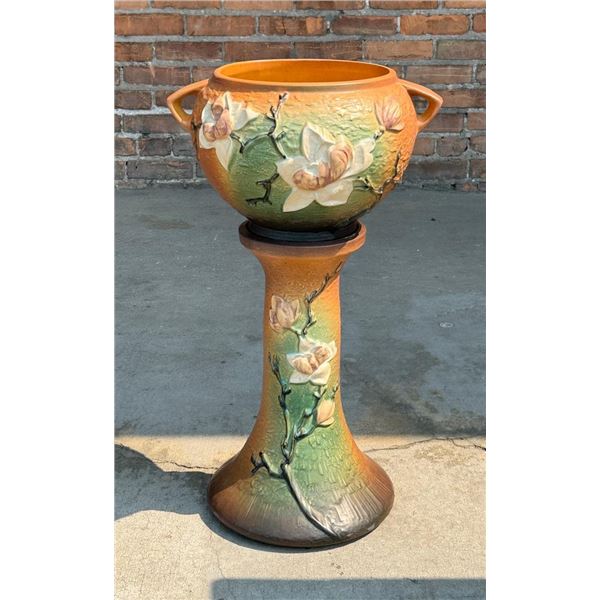 Roseville Magnolia 665-8 Pottery Jardiniere