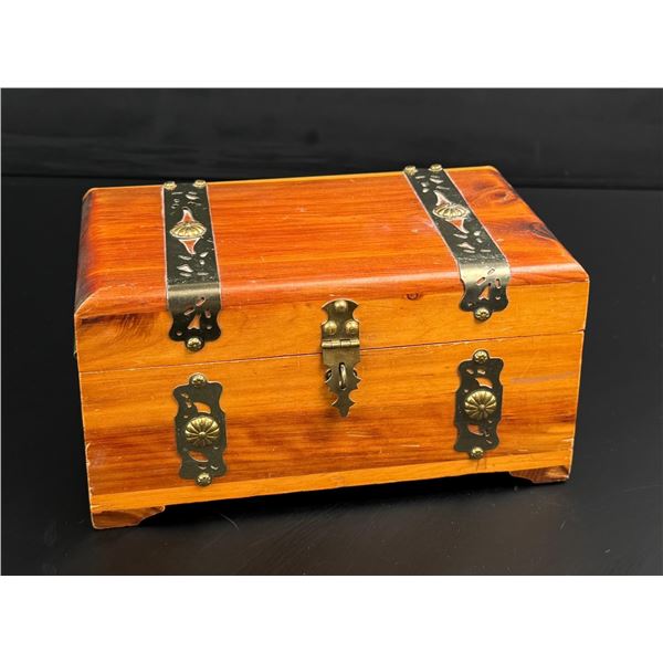 Peterson Brothers Cedar Dresser Box