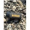 Image 5 : DeWALT D26451 Palm Sander With Box and BLACK+DECKER Sander