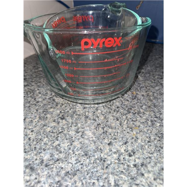 2 Pyrex Glass Measuring Cups 2L and 1L
