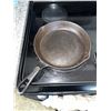 Image 15 : Cast Iron Skillet, 10-Inch Diameter