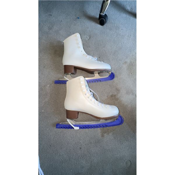 Glacier 120 White Figure Skates with Blade Guards, Size 9