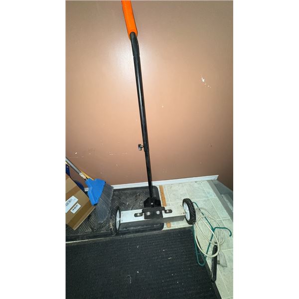 Rolling Magnetic Sweeper with Handle and Wheels