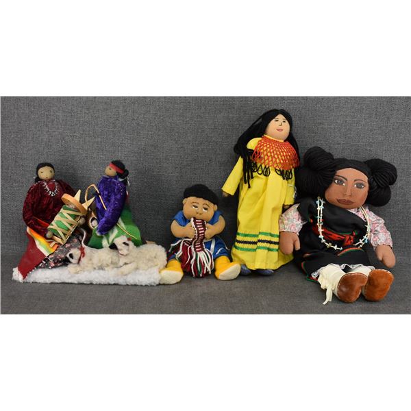 NAVAJO AND SEMINOLE DOLLS