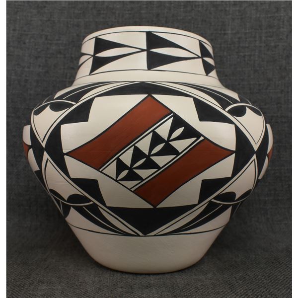 ACOMA CERAMIC VASE (CORRINE LOUIS)