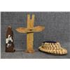 Image 3 : DECORATIVE TOTEM POLES AND PAPAGO WALL HANGING