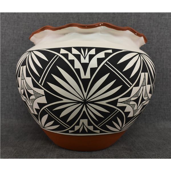 ACOMA CERAMIC OLLA (CORRINE LOUIS)