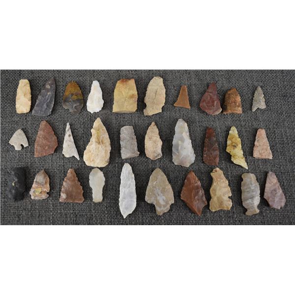 COLLECTION OF ARROWHEADS