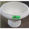 Image 1 : ESTATE:  12" FLOWER POT