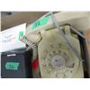 Image 1 : BOX C/W PHONE, RAZOR, BADGES, MEN'S GIFT SET, ETC