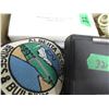 Image 2 : BOX C/W PHONE, RAZOR, BADGES, MEN'S GIFT SET, ETC