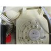 Image 3 : BOX C/W PHONE, RAZOR, BADGES, MEN'S GIFT SET, ETC