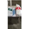 Image 1 : 100 PAPER CUPS (12 OZ) AND OKKOBI CARPET RAKE AND A PILLOW