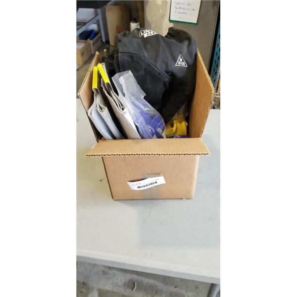 4 NEW PAIRS OF WELDERS GLOVES AND 2 LINCOLN ELECTRIC WELDING SLEEVES