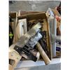 Image 5 : 3 TRAYS OF VARIOUS TOOLS, SPRINKLERS, HOSES, ETC