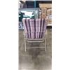 Image 4 : 2 FOLDING PATIO CHAIRS