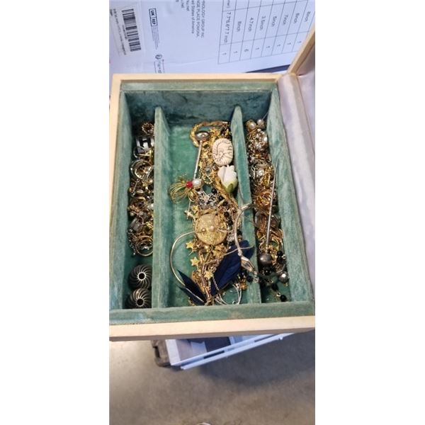 VINTAGE JEWELRY BOX W/ CONTENTS